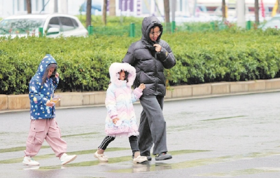 大风降温，武汉一夜“入冬” 冷空气过境后，气温将有所回升