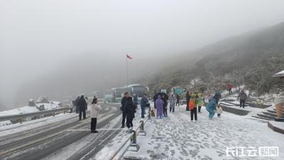 银装素裹，神农架景区“换装迎客”