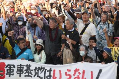 日本冲绳县举行集会 抗议驻日美军暴力侵害未满16岁女性罪行