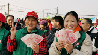 黄梅潘河村：庆丰收晒分红 村民笑开颜