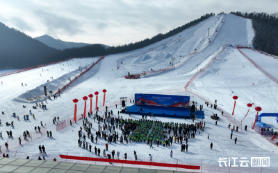 世界滑雪冠军程爽喊你来神农架滑雪！