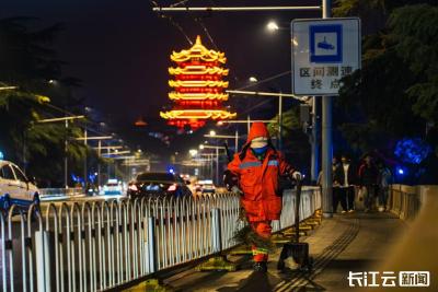 全市城管系统多措并举服务跨年夜环境保障