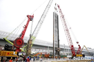 武汉地铁新港线西延线钢都花园站最长地连墙钢筋笼吊装入槽