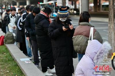 湖北等20余省份今举行公务员省考 招考向应届生倾斜