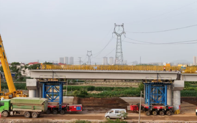 武黄高速改扩建项目模块车架梁施工完成