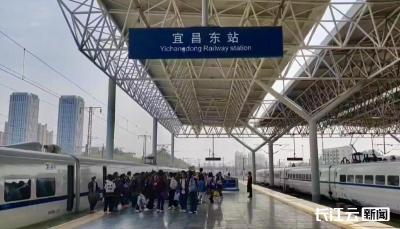 宜昌车务段今天送客11.7万人次 客流超日常2.5倍