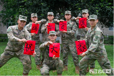 看！“粽”情军营 与你共赴一场家国之约