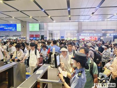 宜昌车务段“五一”假期发送旅客51.3万人次 同比增长15%