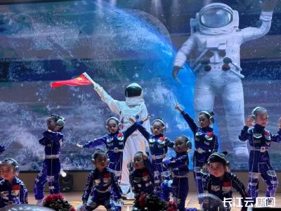 庆“六一”，爱国萌娃 童趣游园