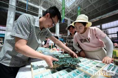 十堰竹山县启动绿松石品牌推介周活动