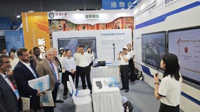 仿生机器鱼、VR教学系统……外国嘉宾点赞中国高等教育数字化转型成果