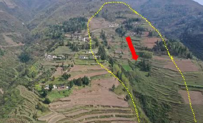 贵州大方县果瓦乡滑坡长超1000米 前后对比图→