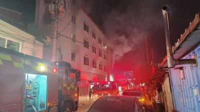 韩国忠清南道瑞山市一旅馆发生火灾 致1死17伤
