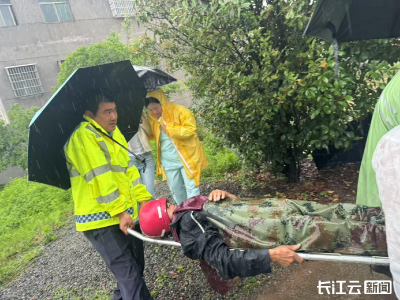 湖北公安全力以赴应对强降雨天气