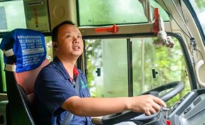 受到总书记接见后，他又回到了宜昌深山……