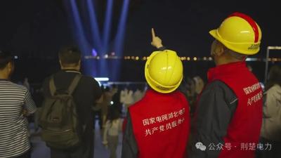 屡上热搜的“海上钢琴师”来了，武汉是懂宠粉的