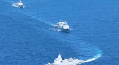 中国人民解放军南部战区位黄岩岛领海领空及周边区域组织战备警巡