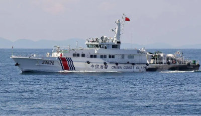 中国海警依法驱离日非法进入我钓鱼岛领海船只