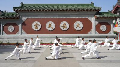 武术表演点燃假日激情 武当山景区游客如织