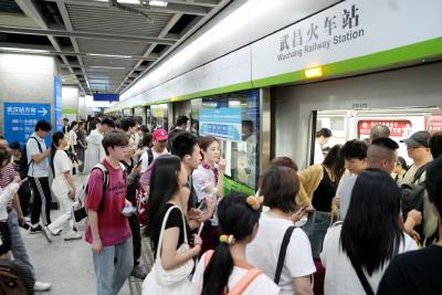 今天，武汉地铁4号线延时运营