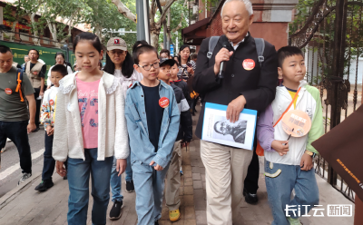 “重走英雄路·我在武汉寻城迹”活动举行，市民探访红色地标共寻城市记忆