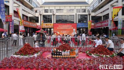 襄阳宜城：“虾王争霸赛暨楚都名厨”活动盛大开幕 