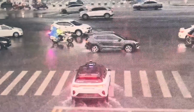 暴雨中极速奔袭24公里，交警为考生取回准考证