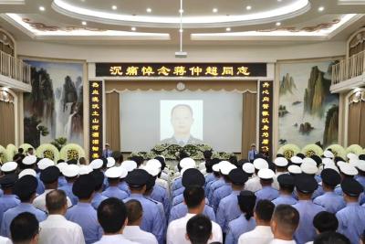 云端锐评丨被醉驾者顶行600米的交警牺牲  他以血肉为盾护万家灯火！