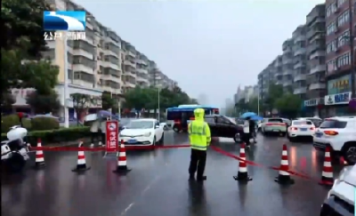 孝感孝昌：雨中坚守“暖服务”  护航考生逐梦高考