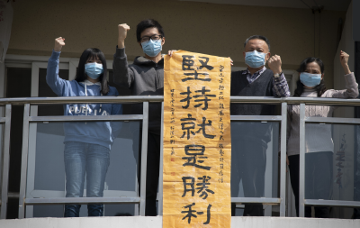 2020年抗疫回顾|共克时艰，武汉市民封城期间开窗齐唱国歌