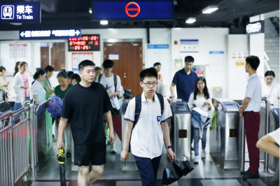 优先安检、进站、乘车，武汉地铁全力保障中考考生出行