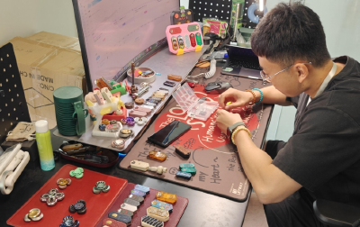 “赛博文玩界的LABUBU”来了！武汉小伙设计的EDC玩具上架秒空