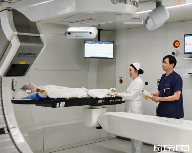 从瘫痪失语到畅玩游戏！8岁男童在同济医院质子治疗获新生