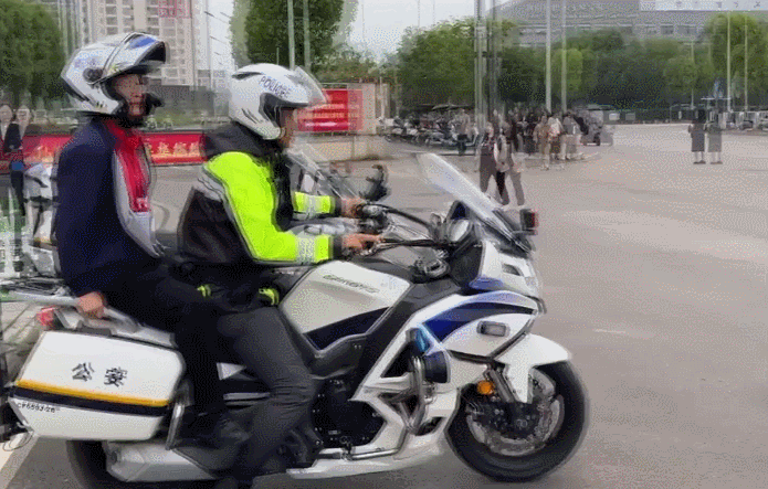 恩施利川一考生忘带准考证件 交警10分钟急速送达