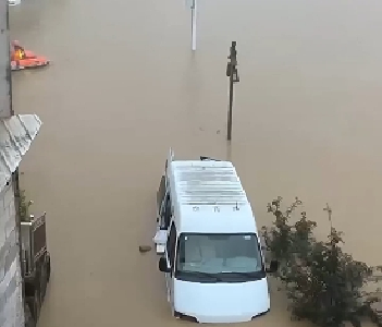 湖北宣恩强降雨引发洪涝灾害 351名群众安全转移