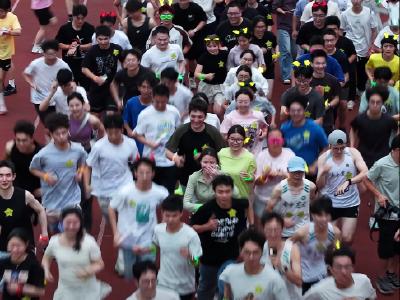 毕业季限定荧光跑上线！华农学子狮子山下奔向未来