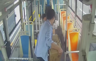 跟一路捡一路 热心公交司机这个举动亮了！