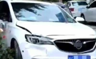 陕西宝鸡警方：女子驾车故意撞人被刑拘，2名路人受伤
