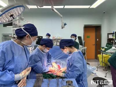 积血1300毫升！武汉二胎孕妈突发子宫破裂，专家：剖宫产史孕妇需警惕