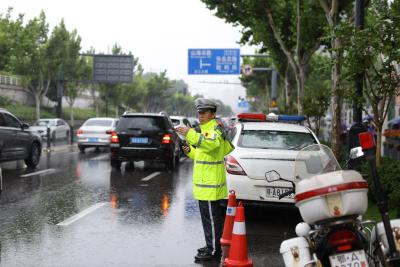 2025中考圆满落幕，武汉交警护航不止步