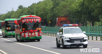 高考首日 湖北警方硬核护考暖心助威