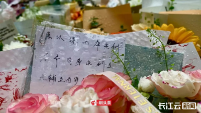 500岁！全国各地的人冒雨来荆州为他唱生日歌，敬献……