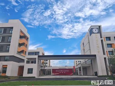 襄阳四中、五中，同日揭牌！可提供3720个学位