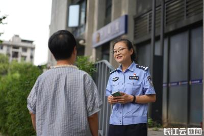 “钥匙警官”史开宏：6年，256扇心门被她叩开