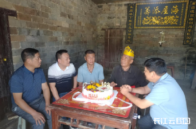 百岁荣光 崇阳县为三代从军抗战老兵暖心庆生