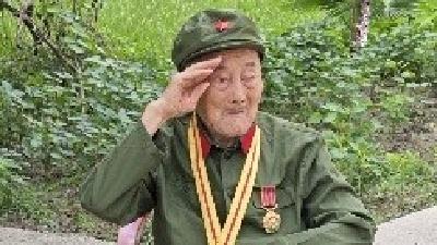 抗日老兵张建堂14岁投身抗战，亲眼看着战友在面前倒下——“牺牲的战友才是真正的英雄”