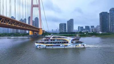 本周末武汉必打卡！长江游船雨中观桥限定游来了