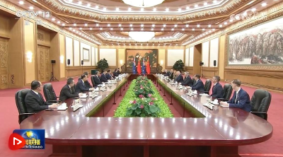 习近平会见新西兰总理拉克森