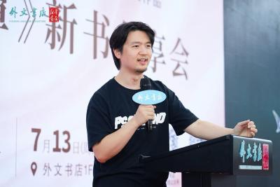 茅盾文学奖得主刘醒龙评《泥潭》：从头到尾不提爱，字里行间都是爱