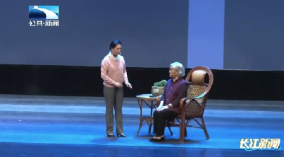 以艺弘廉！潜江800多名党员干部观看廉政教育专场演出